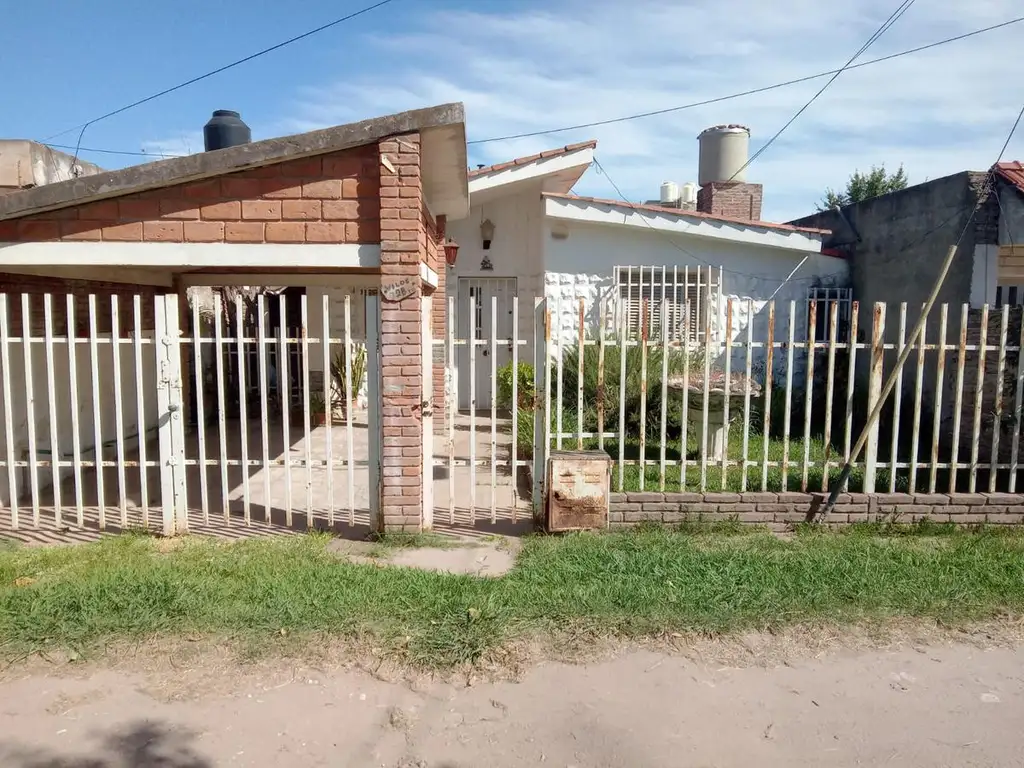 Casa Venta 2 dormitorios 40 años 110m2 1 cochera Wilde Fsiherton