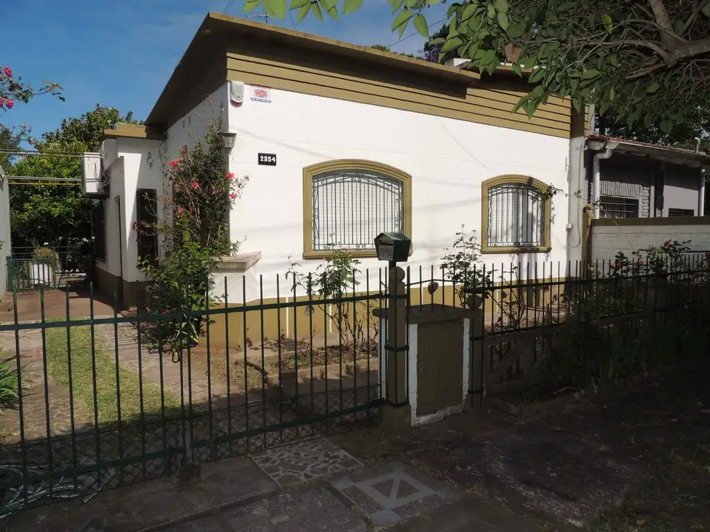 Casa Venta Ambientes A Os M Cochera Calle Bis Y