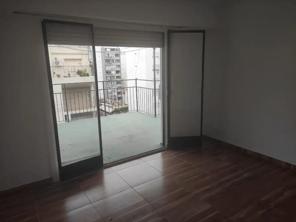 Departamento Venta 3 ambientes 50 años 70m2 con balcón Aguirre 200