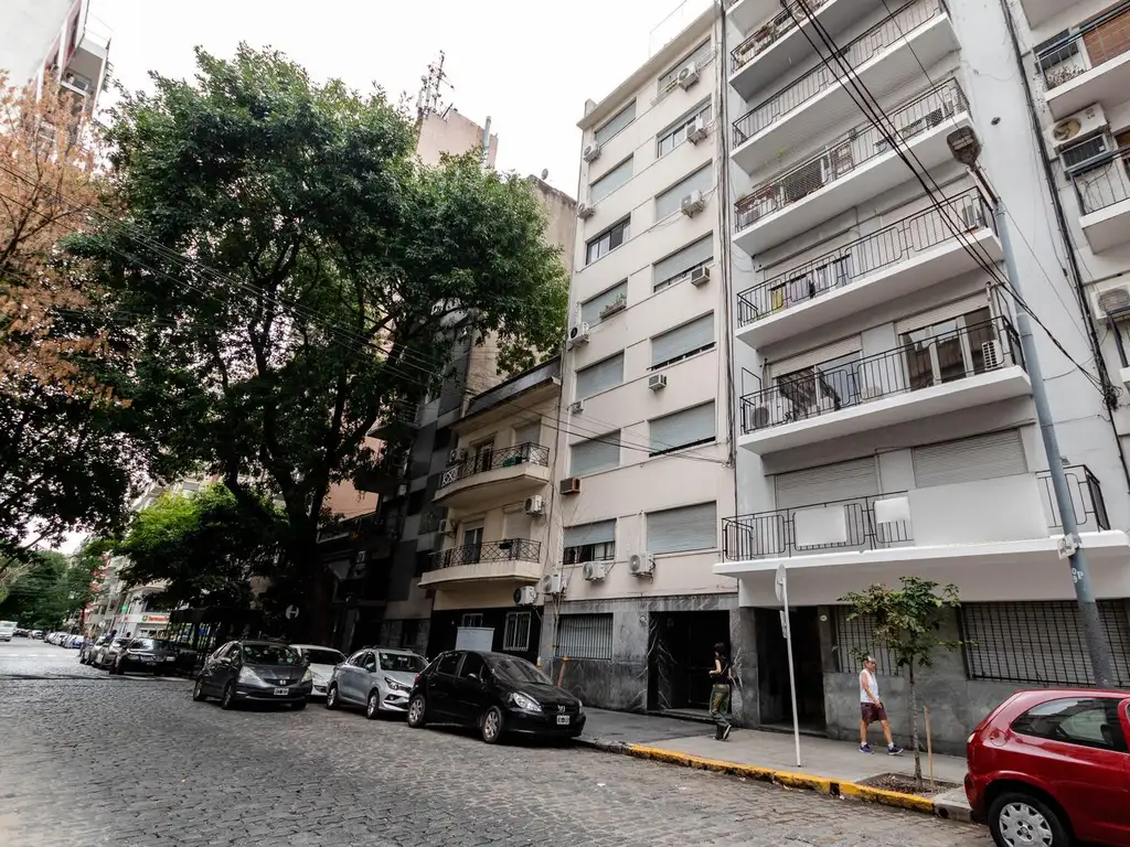 Departamento Venta 3 ambientes 40 años con balcón 92m2 Guise 1900