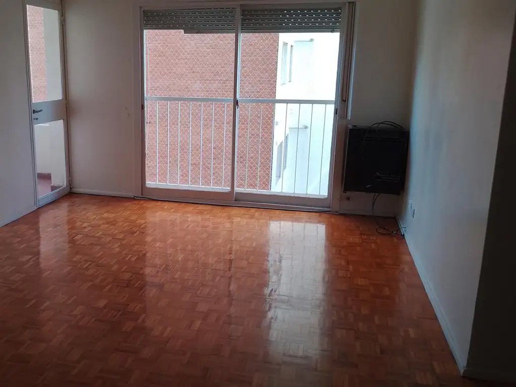 Alquiler Departamento 3 dormitorios 45 años 1 cochera 76m2 Av