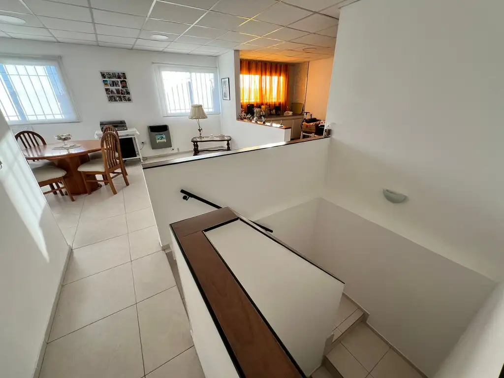 Venta Departamento 2 dormitorios 8 años 1 cochera 81m2 Avenida 44