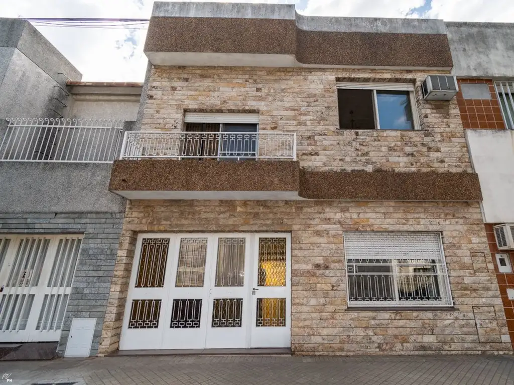 Venta Casa Dormitorios A Os Cocheras M Avenida Francia