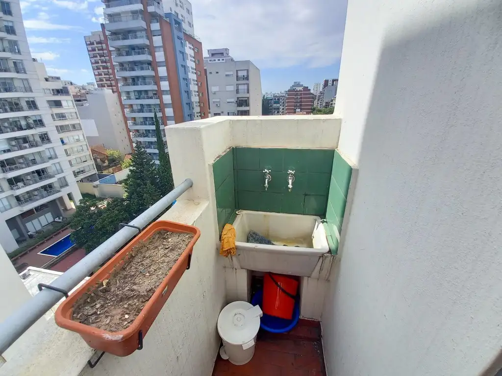 Alquiler Departamento 40 años 1 dormitorio con balcón Lateral