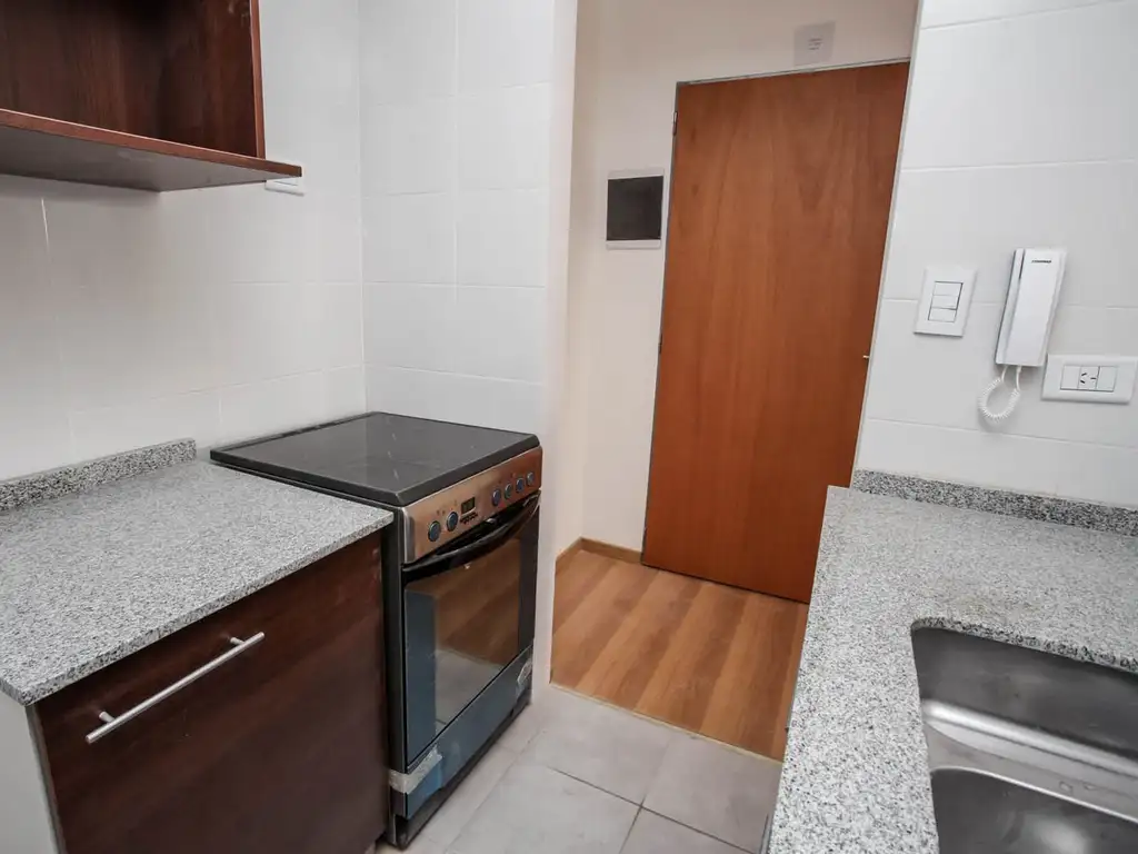 Venta Departamento A Os Dormitorio M Frente Av Independencia