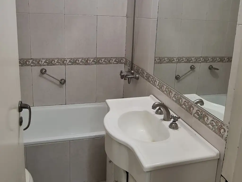 Departamento Venta 17 años 3 ambientes con balcón 88m2 Charcas 3600