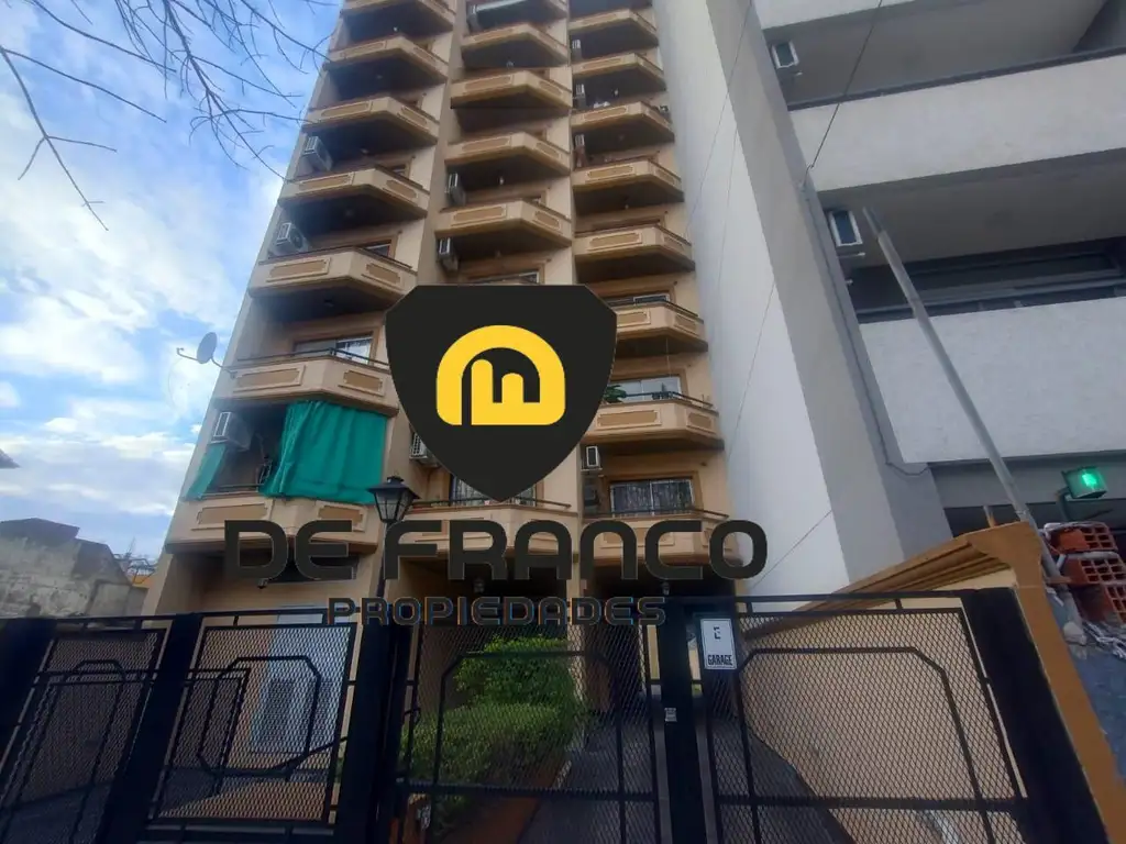 Venta Departamento 15 años monoambiente con balcón 30m2 Sarmiento