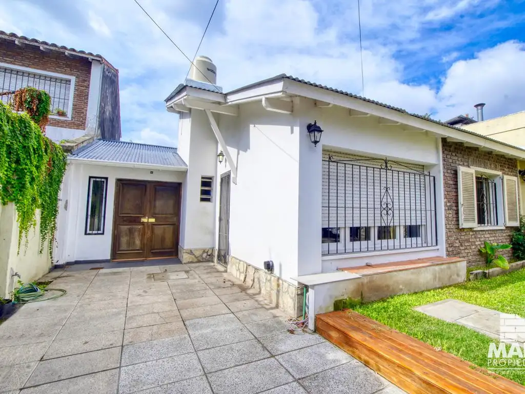 Venta Casa 50 años 3 dormitorios 1 cochera 120m2 Castelli 2600