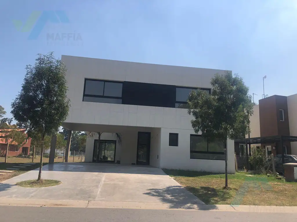 Venta Casa A Estrenar 4 Dormitorios 2 Cocheras 200m2 Santo Tomas