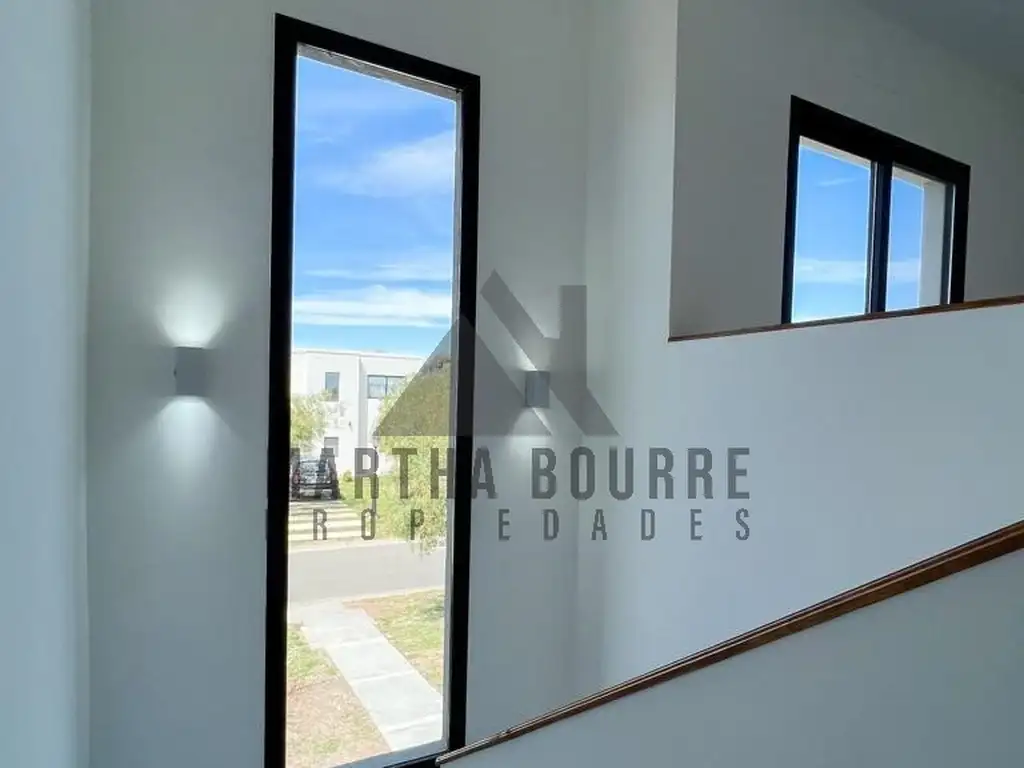 Casa Venta 1 año 4 ambientes 177m2 Pilar Del Este San Alfonso Km