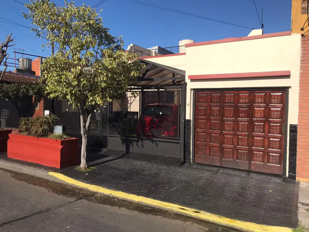 Casa Venta 53 años 4 ambientes 2 cocheras 314m2 Avenida Manuel