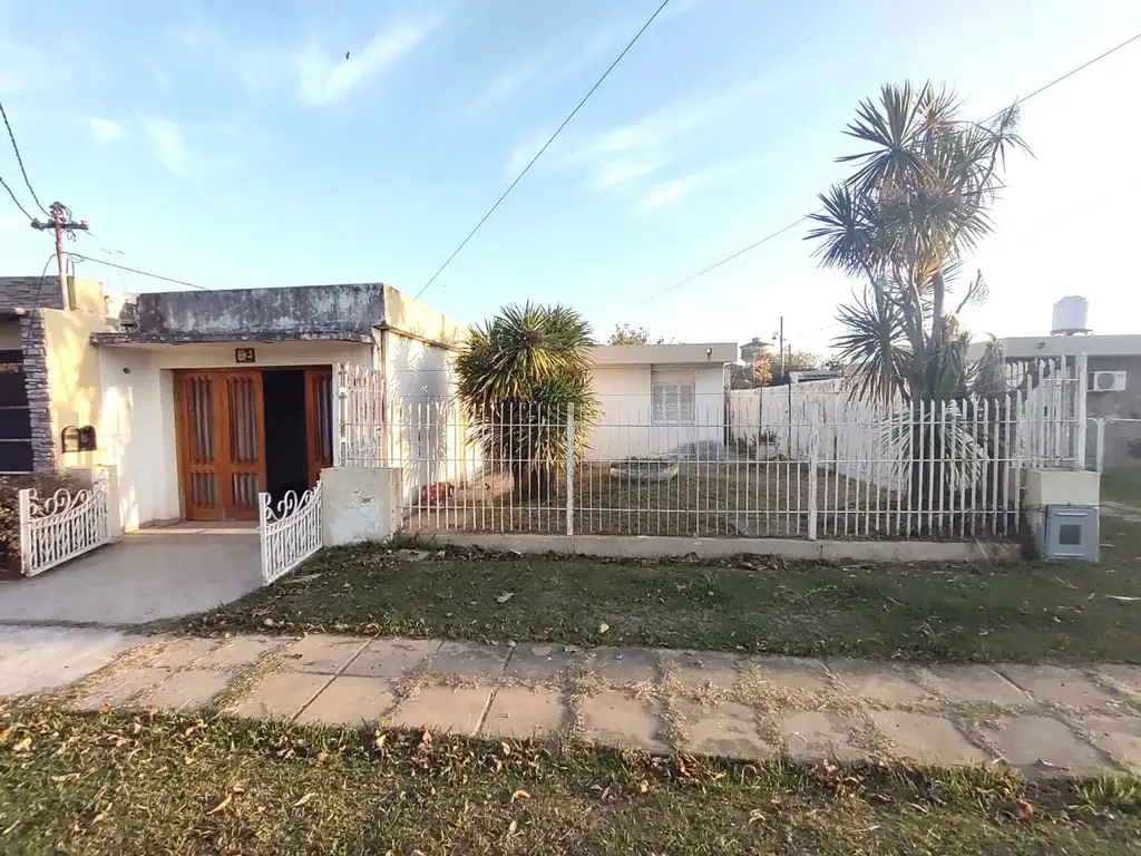 Casa Venta 54 años 5 ambientes 275m2 1 cochera Teodoro Funchs 100