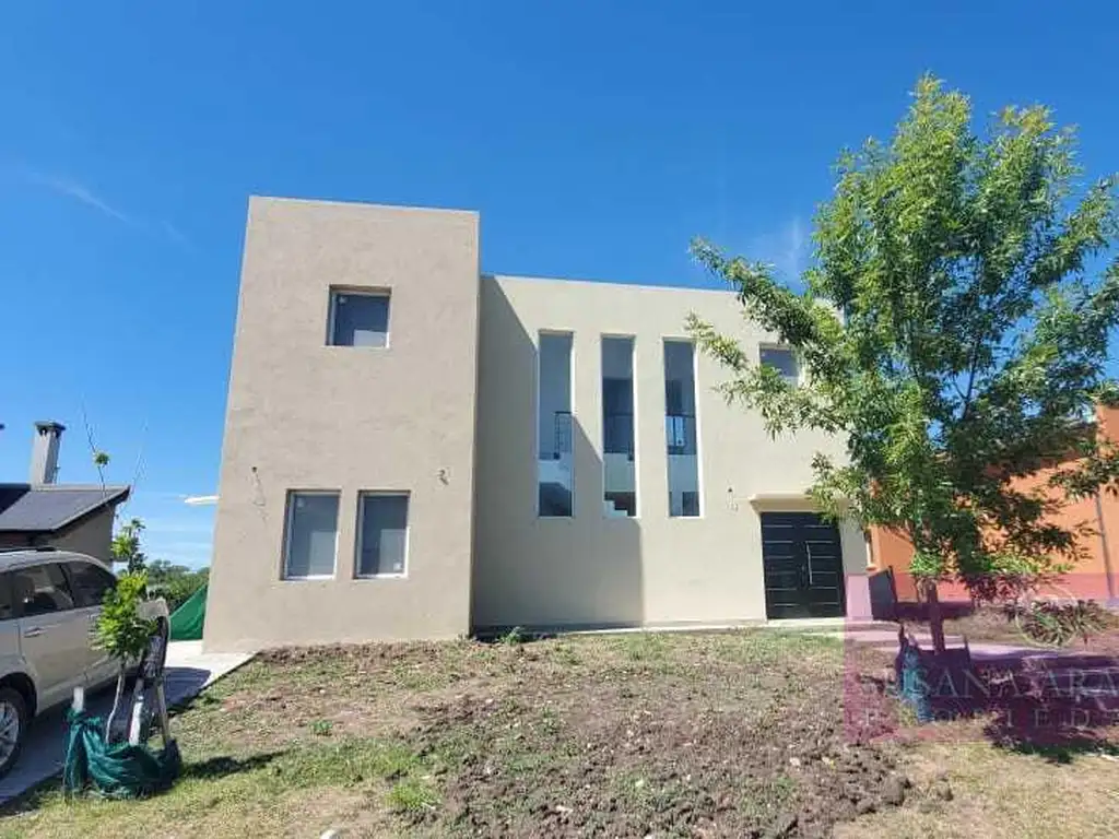 Venta Casa A Estrenar Dormitorios M Cocheras Santa Guadalupe