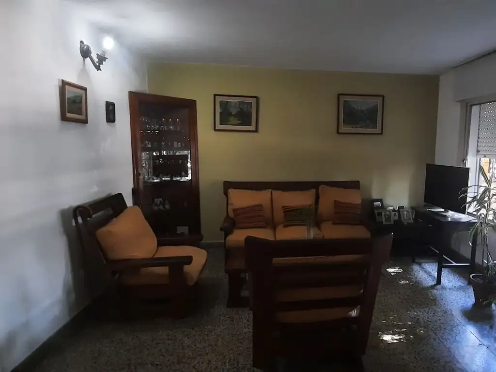 Venta Casa 53 años 4 dormitorios 229m2 1 cochera Tupungato 2100