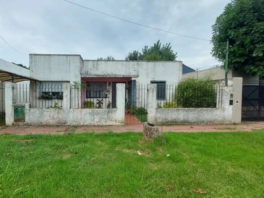 Venta Casa 44 años 3 dormitorios 89m2 3 cocheras Cornelio Saavedra