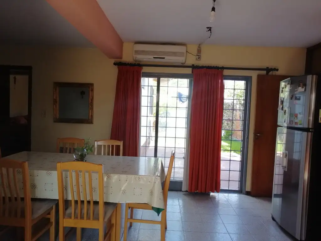 Venta Casa 20 años 4 dormitorios 320m2 3 cocheras Barrio Santa Ana