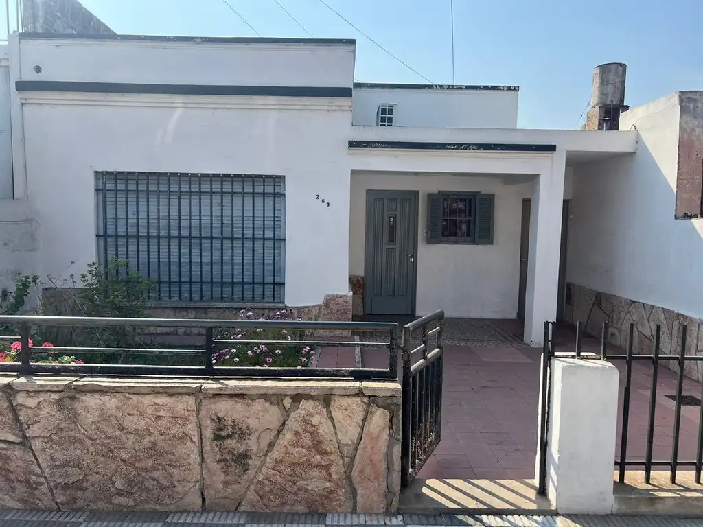 Dos Casas Independientes en Barrio Yapeyu