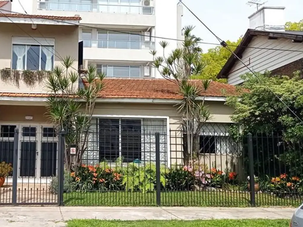 MUY BUEN CHALET CÉNTRICO APTO VIVIENDA O PROFESIONAL