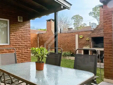 Casa en alquiler en Altos de Pacheco, Benavidez 3 dorm. parrilla y patio