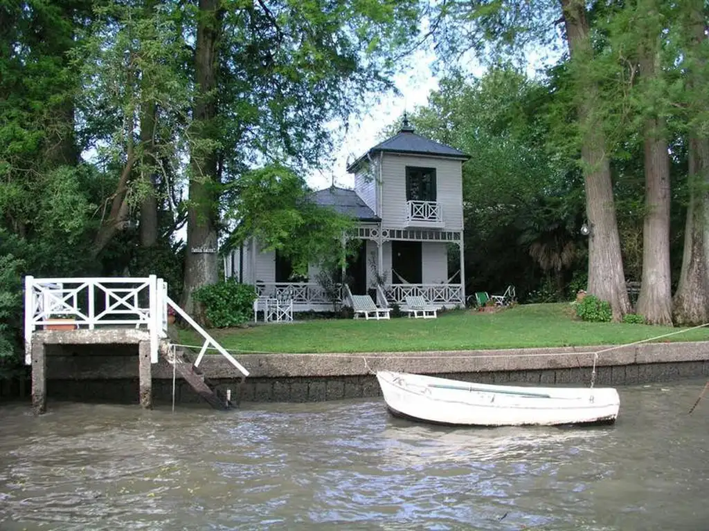 Excelente Casa en venta sobre Rio Lujan z/isla, posibilidad de recibir permuta en menor valor