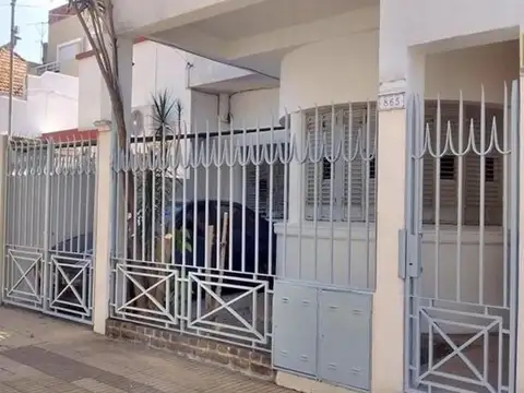 PH 4 AMBIENTES EN PB FRENTE CON COCHERA UBICADO 100 m AVENIDA MAIPU Y MELO - Foto 0