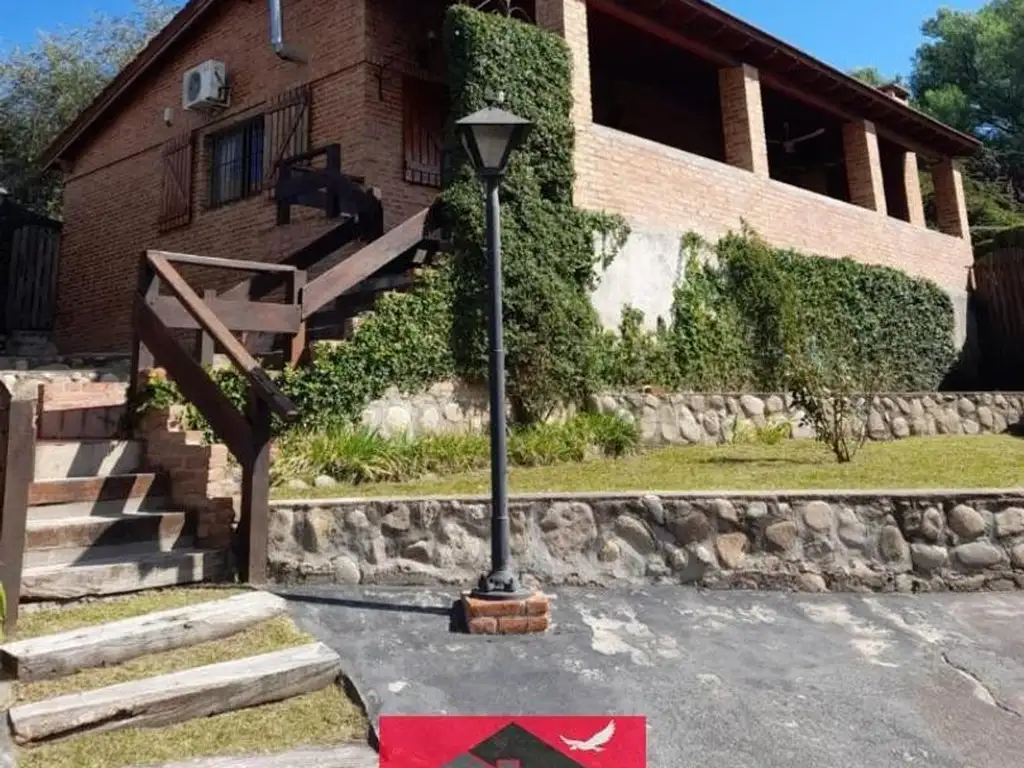 EXCELENTE CHALET A LA VENTA CON ESCRITURA EN MINA CLAVERO.