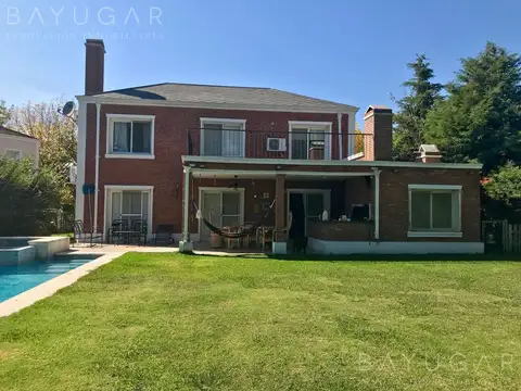Venta - Casa en Pilar del Este, Barrio Los Jazmines - Bayugar Negocios Inmobiliarios - Foto 0