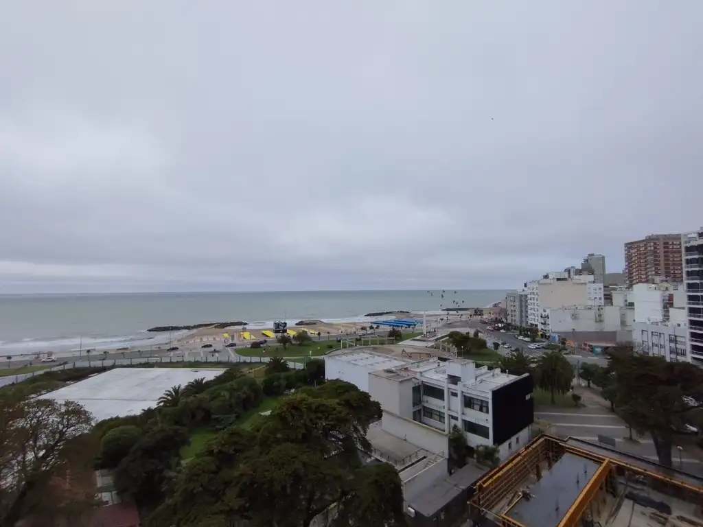 VENDO DEPARTAMENTO CON VISTA AL MAR TRES DORMITORIOS COCHERA DOBLE Y BAULERA