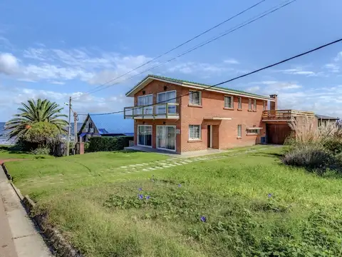 Venta casa a metros del mar, Playa Verde