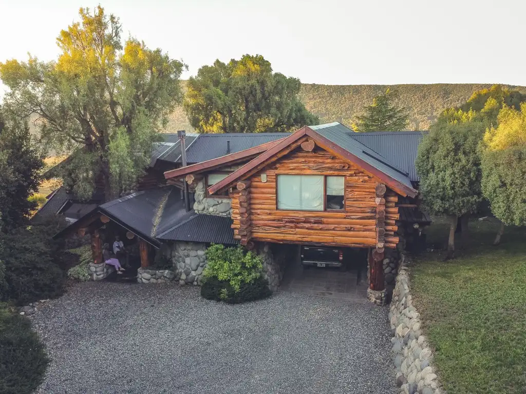 FINA PATAGONIA. Casa en venta de 3 dormitorios c/ cochera en San Martin de los Andes