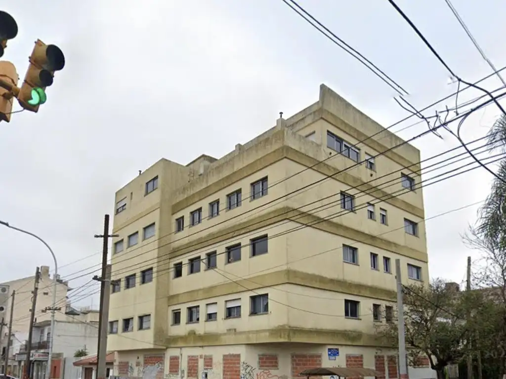 Edificio en venta - Ex Centro de internacion -  62 habitaciones - Lanús Oeste