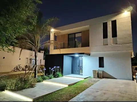 Casa en Venta en Ayres Plaza - 3 dormitorios