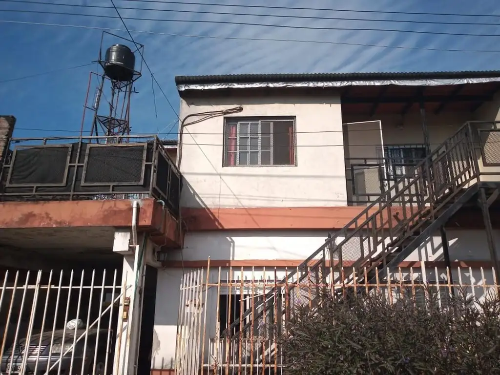 CASA DE DOS PLANTAS GRAN ESPACIOS VERDES