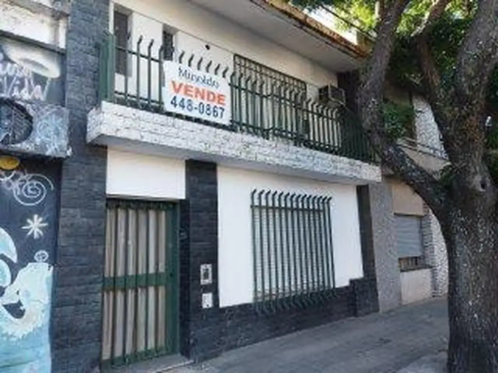 Venta Casa Esquina 3 dormitorios  y local Apto crédito