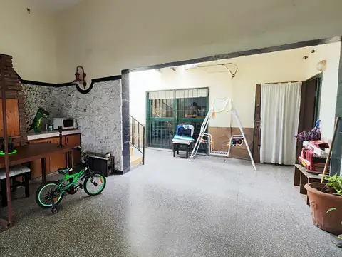 Venta Casa Esquina 3 dormitorios  y local Apto crédito