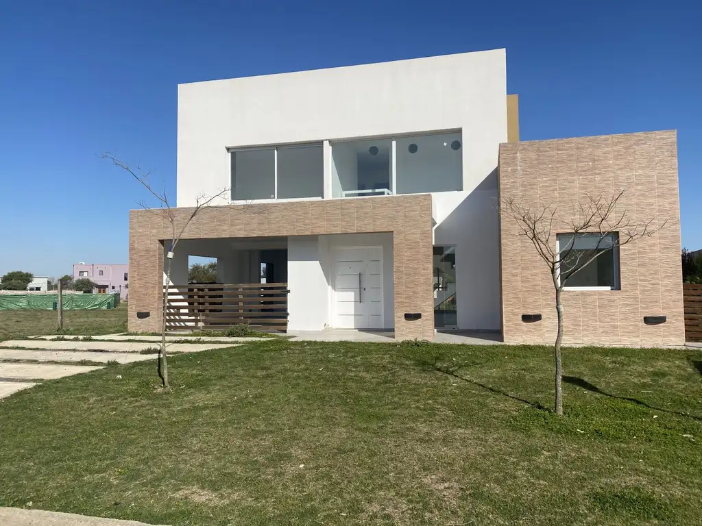 CASA EN VENTA EN SAN RAMIRO -PILAR DEL ESTE - ANTONINI MODET