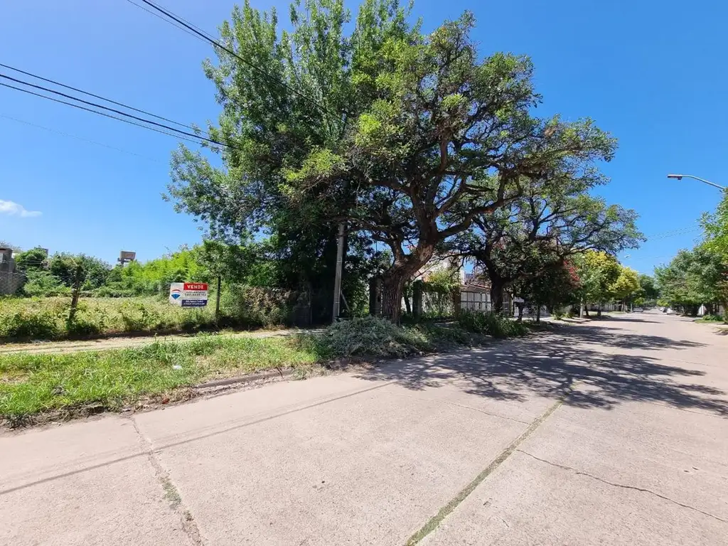 SE VENDE TERRENO SOBRE RIVADAVIA EN SANTO TOME