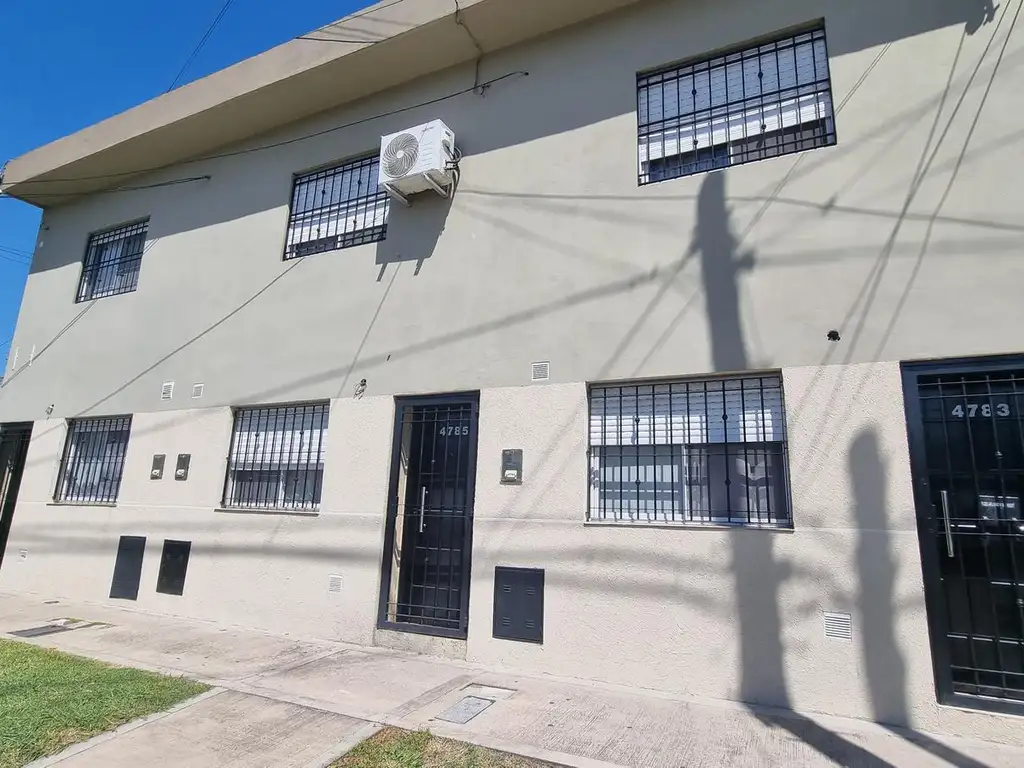 Duplex en Villa La Florida, 3 amb, sin cochera