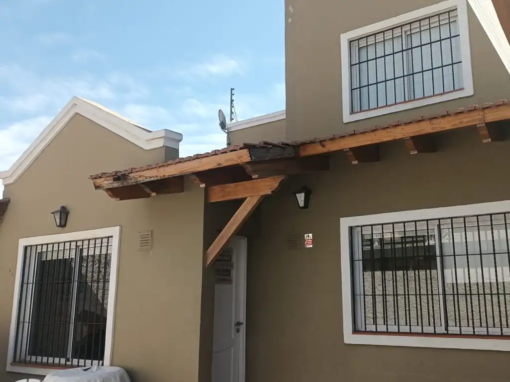 VENTA CASA CON DEPARTAMENTO GODOY CRUZ