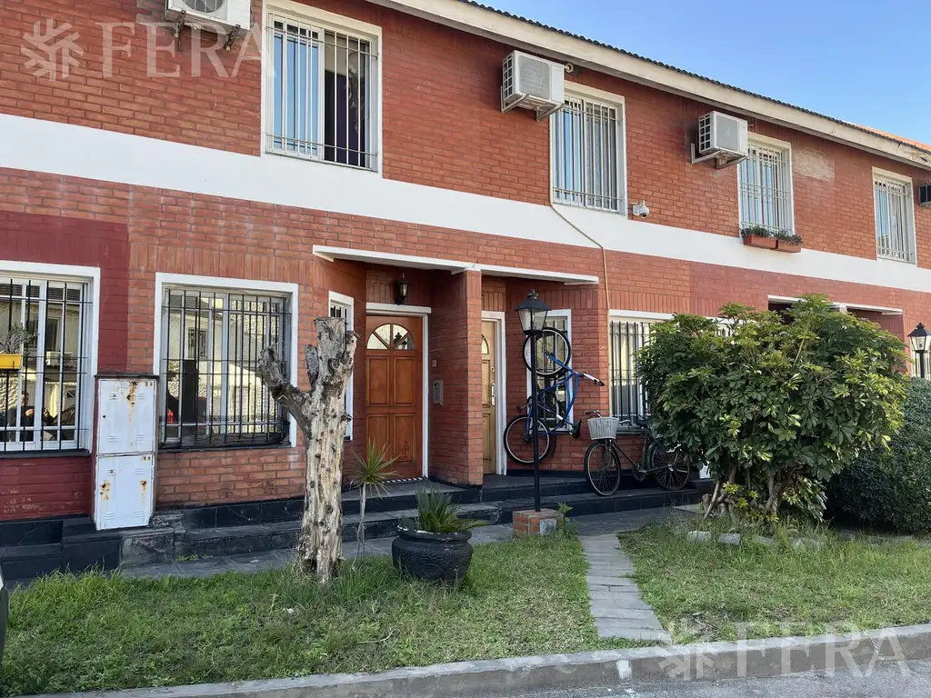 Venta de PH de 3 ambientes con patio en  Piñeyro