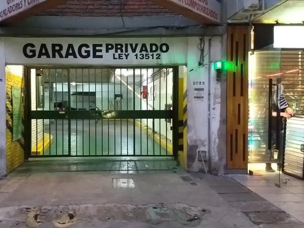 Cochera grande cubierta en pleno barrio de Palermo