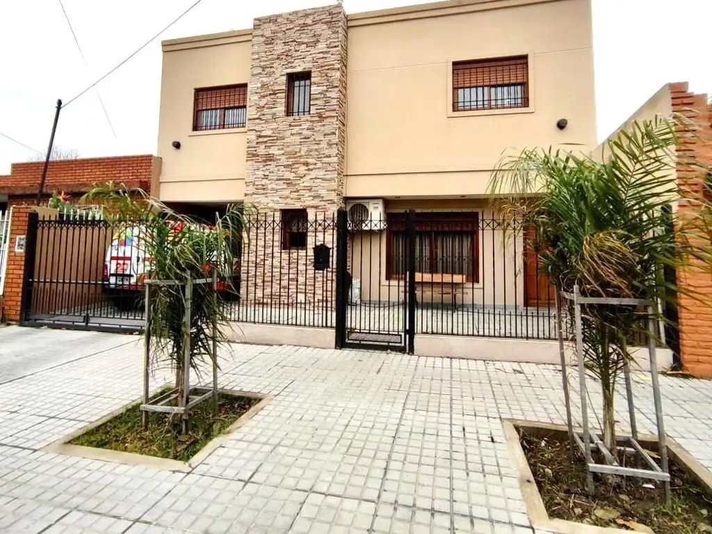 OPORTUNIDAD VENTA CASA 5 AMBIENTES MORON SUR