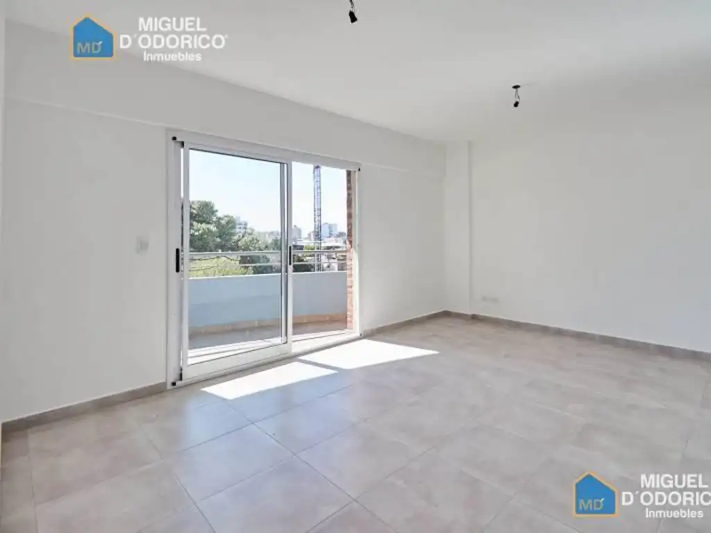 Venta departamento 3 ambientes con cochera en Parque Avellaneda