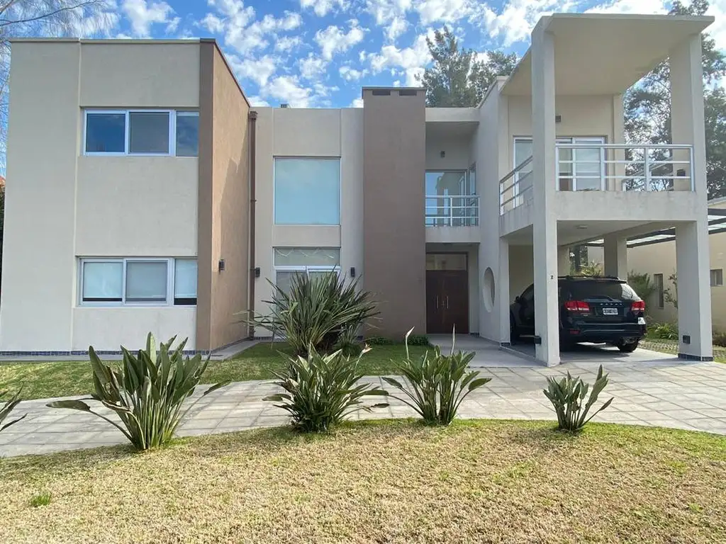 Casa Venta 5 ambientes a estrenar, 420m2, Los Cisnes 2, Abril Club De