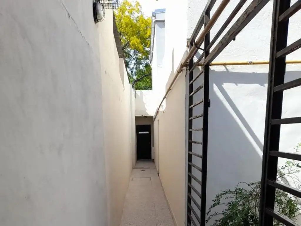 VENTA CASA INTERNA CON PATIO