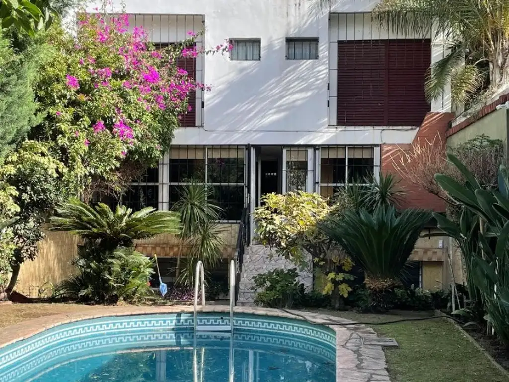 Flores Casa Lote Propio 7 Amb con Jardín y Pileta en Av. Varela 300