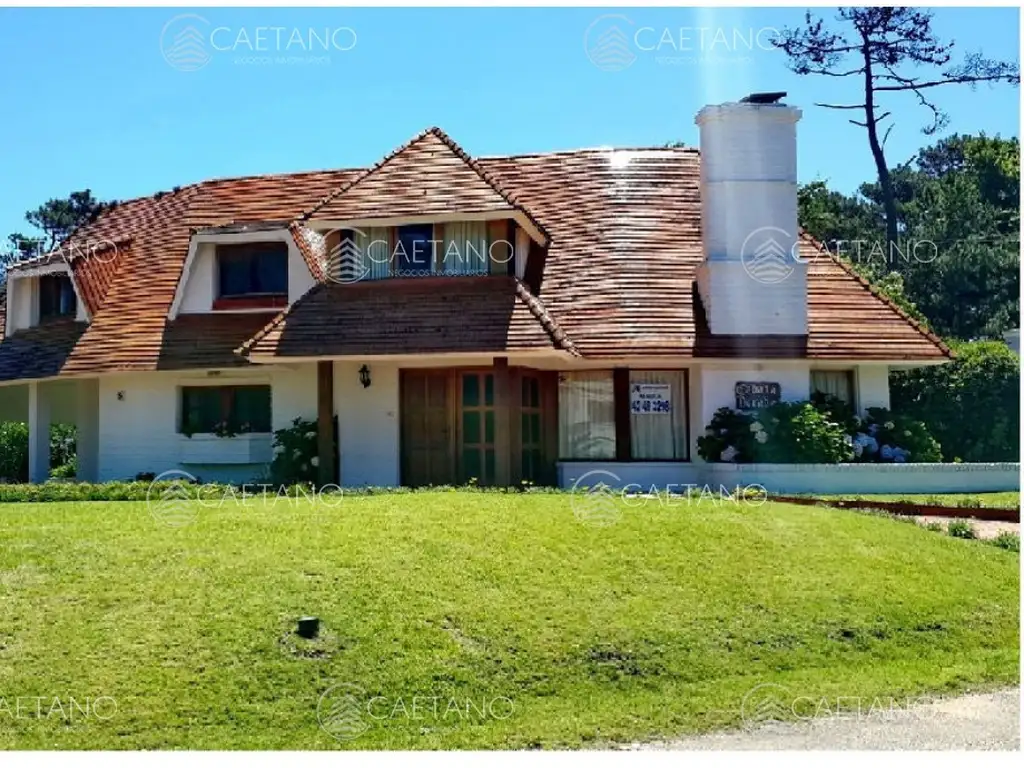 Vendo casa de 3 dormitorios, a 1 de la brava, Rincon del Indio, Punta del Este.