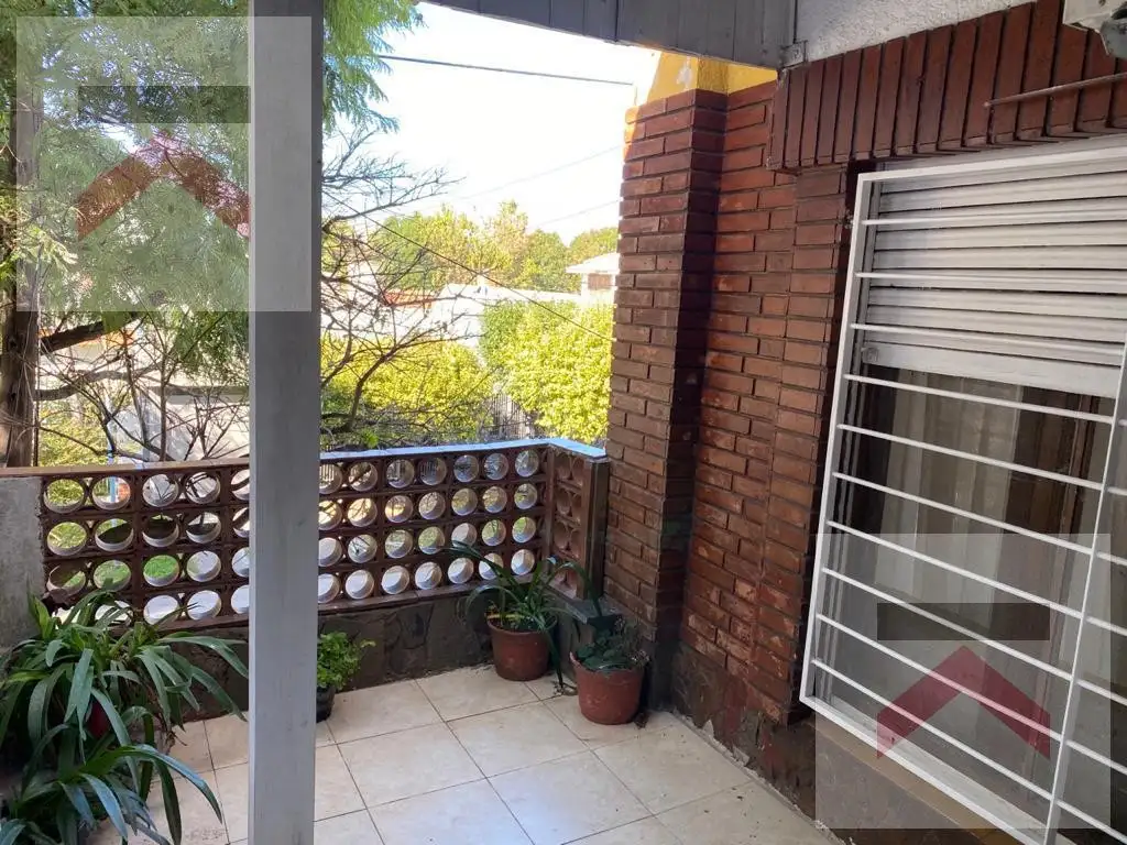 Casa Departamento tipo PH 3 ambientes planta alta GARAGE Impecable Quilmes