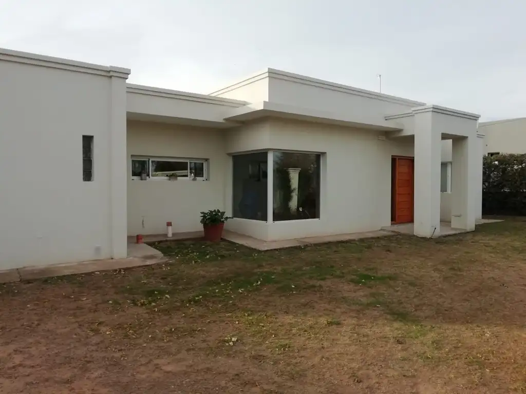 VENTA DE CASA DE NIVEL ZONA RESIDENCIAL EXCLUSIVA