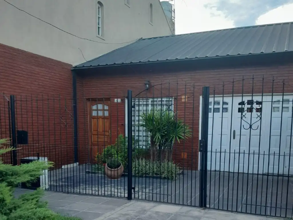 Casa en dos plantas en Ituzaingó Norte